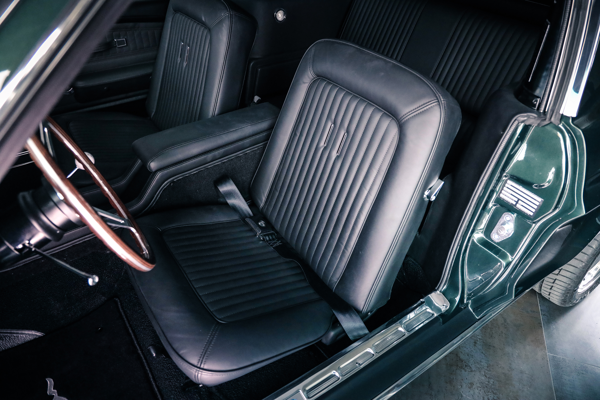 Autosattlerei Pirna - V8 Werk: der Ford Mustang Fastback von 1968 erhielt für die Innenausstattung schwarzes Echtleder.