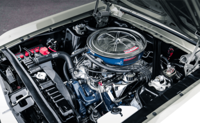 originalgetreue Restaurierung von Ford Mustang und Chevrolet Corvette C1 und C2 - im V8 Werk