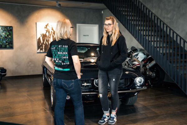 V8 WERK Hoodie (Erwachsene) – Bild 4